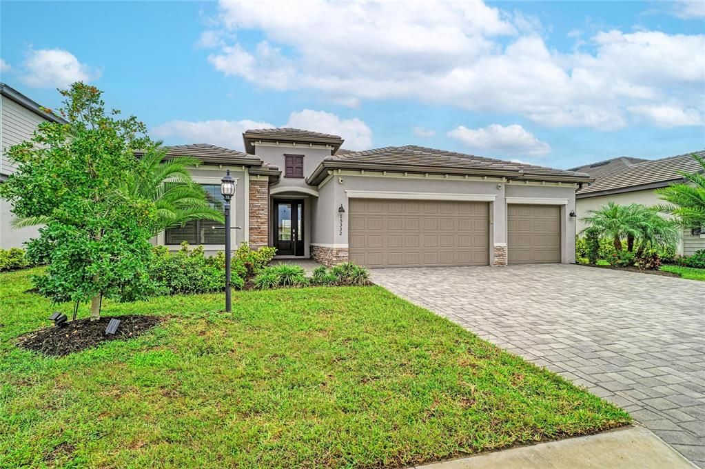 For Sale: $600,000 (4 beds, 2 baths, 2239 Square Feet)