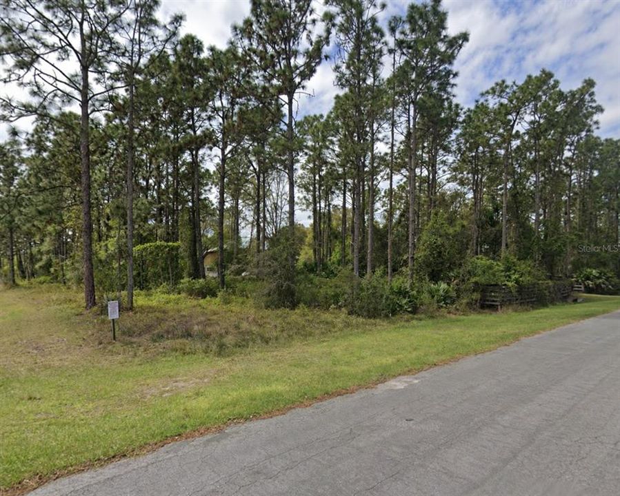 На продажу: $142,000 (1.22 acres)