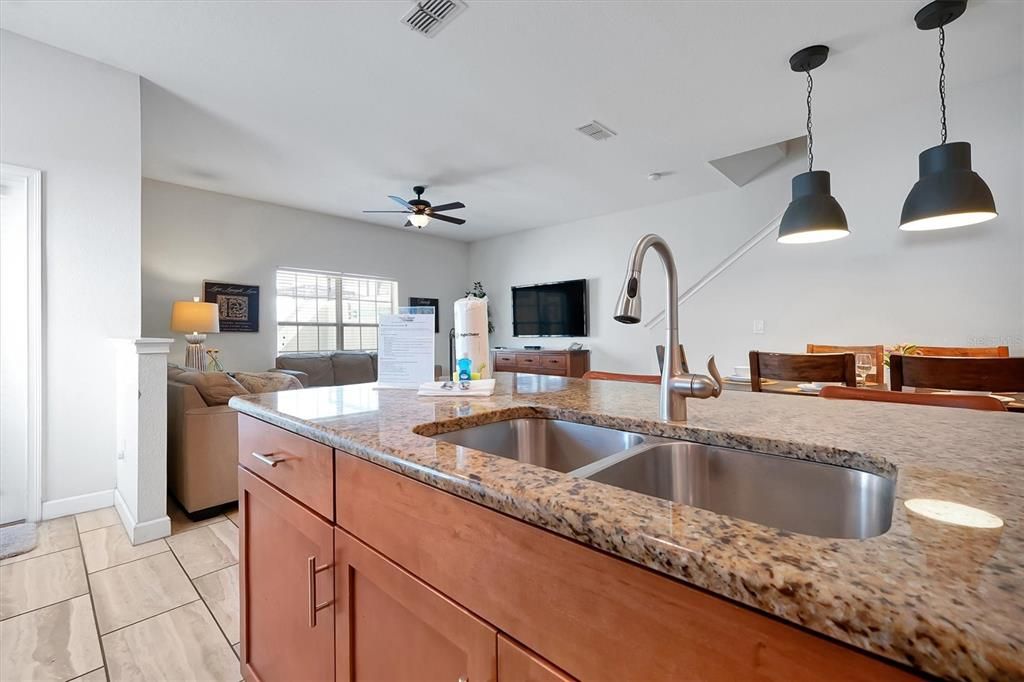 For Sale: $459,900 (5 beds, 4 baths, 2128 Square Feet)