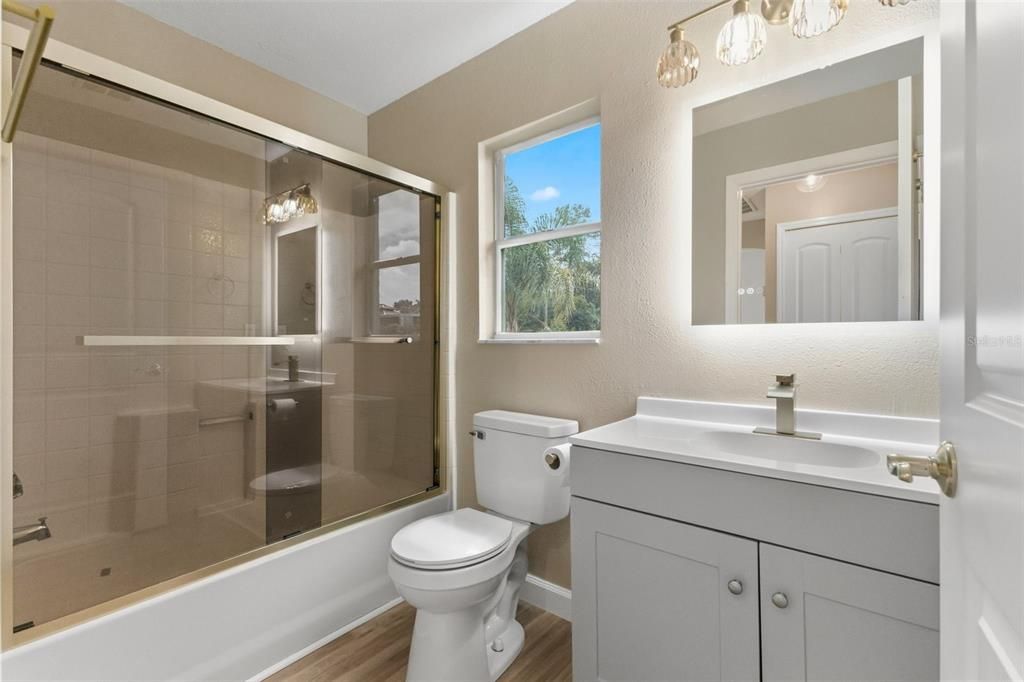 На продажу: $329,900 (3 спален, 2 ванн, 1320 Квадратных фут)