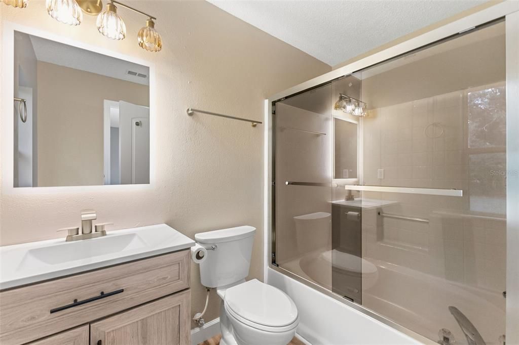 На продажу: $329,900 (3 спален, 2 ванн, 1320 Квадратных фут)