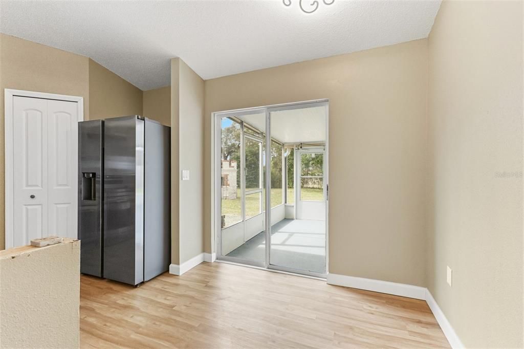 На продажу: $329,900 (3 спален, 2 ванн, 1320 Квадратных фут)