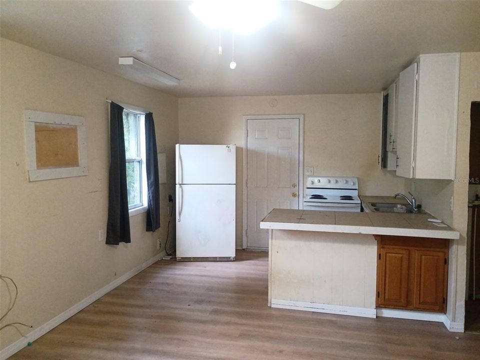 For Sale: $134,900 (4 beds, 2 baths, 1350 Square Feet)