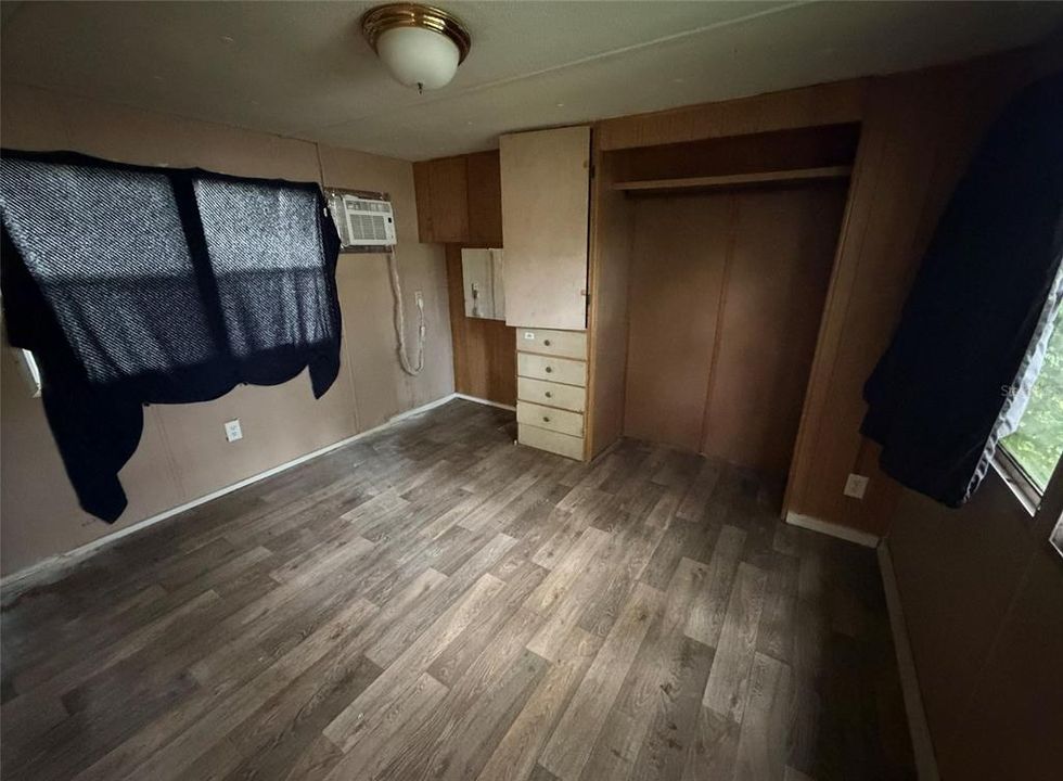 For Sale: $134,900 (4 beds, 2 baths, 1350 Square Feet)