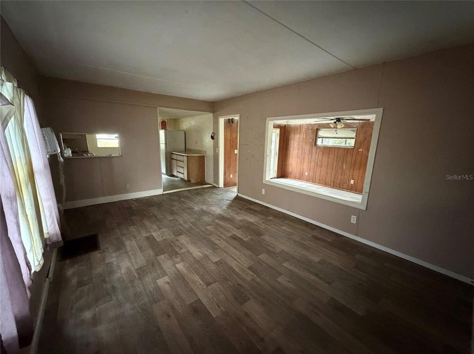 For Sale: $134,900 (4 beds, 2 baths, 1350 Square Feet)