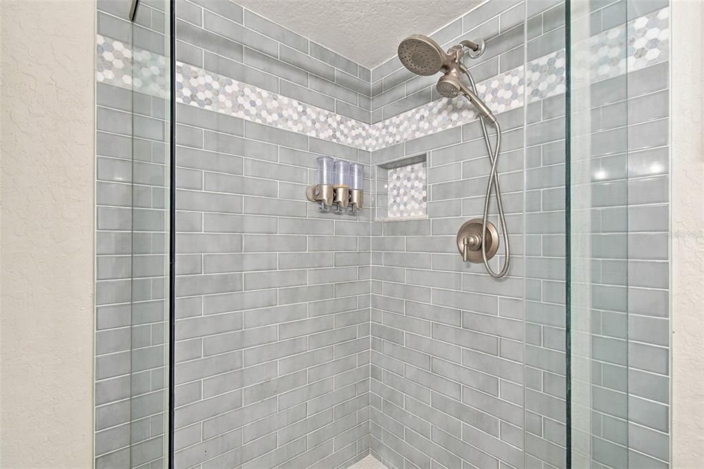 На продажу: $399,900 (3 спален, 2 ванн, 1595 Квадратных фут)