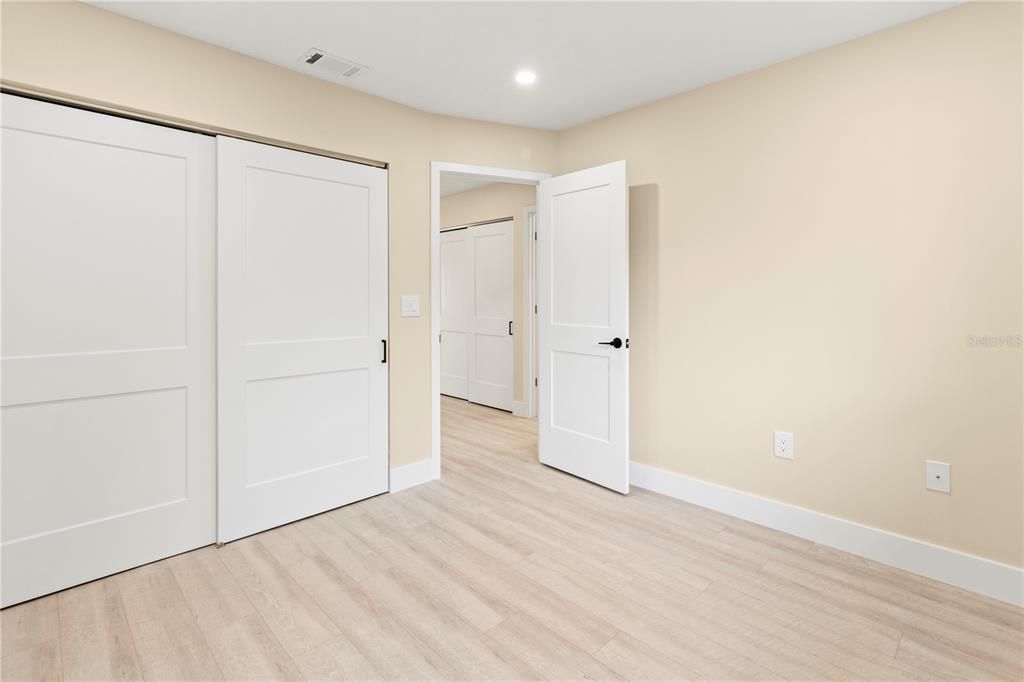 For Sale: $239,000 (2 beds, 2 baths, 936 Square Feet)