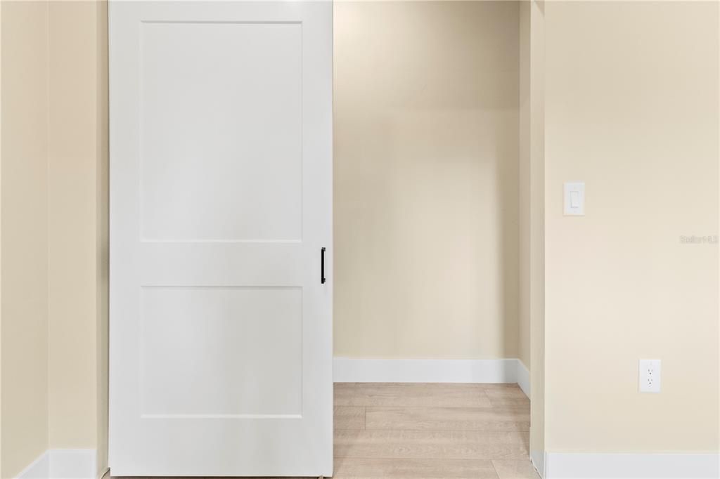 For Sale: $239,000 (2 beds, 2 baths, 936 Square Feet)