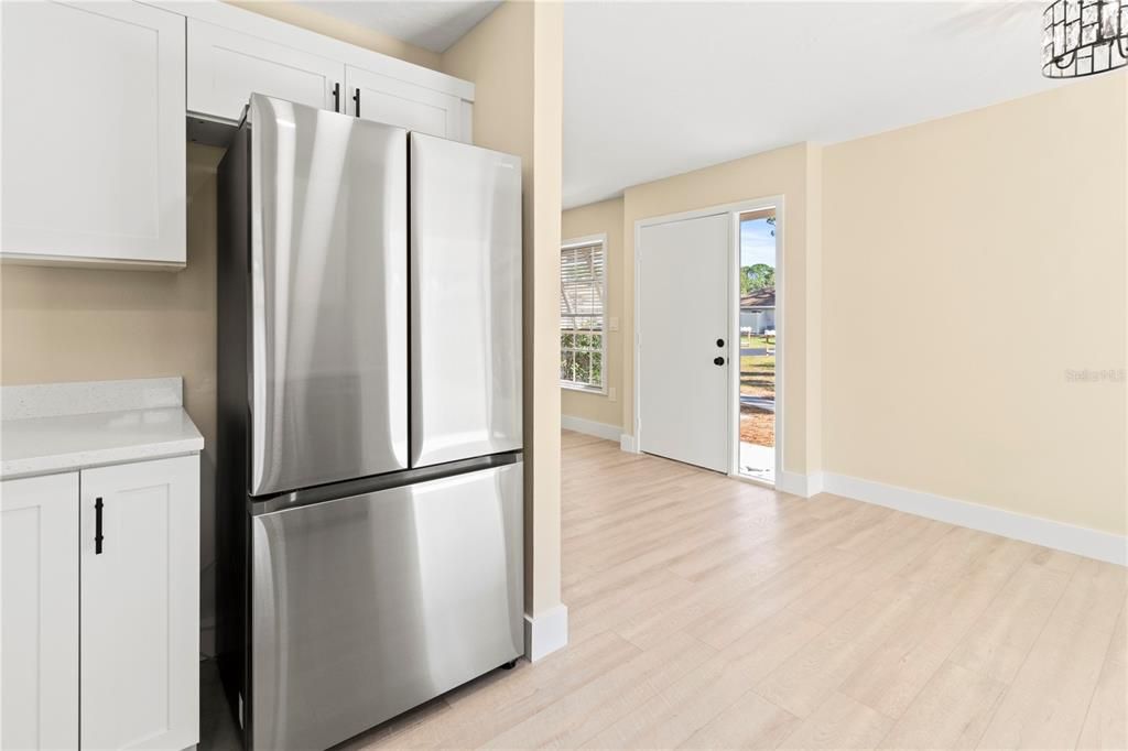 For Sale: $239,000 (2 beds, 2 baths, 936 Square Feet)