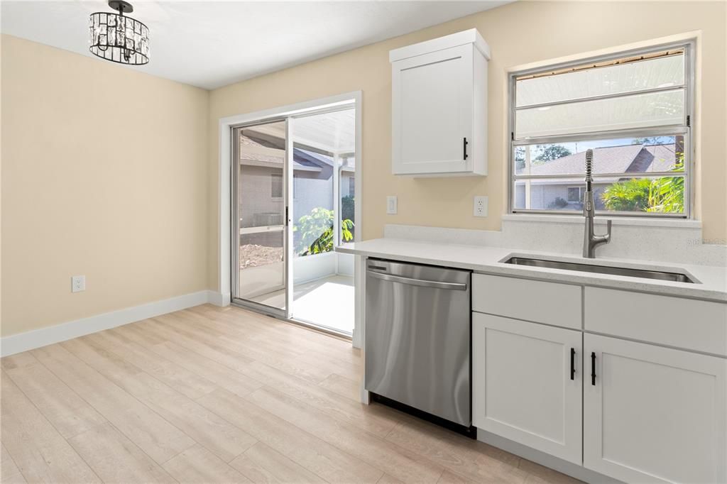 For Sale: $239,000 (2 beds, 2 baths, 936 Square Feet)