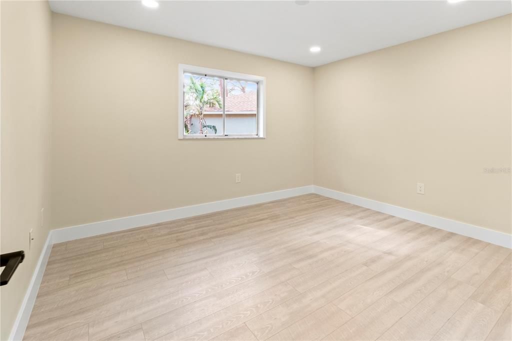 For Sale: $239,000 (2 beds, 2 baths, 936 Square Feet)