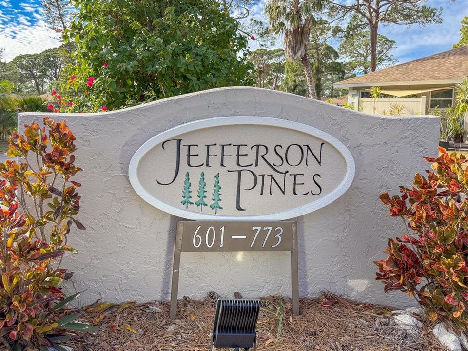 For Sale: $239,000 (2 beds, 2 baths, 936 Square Feet)