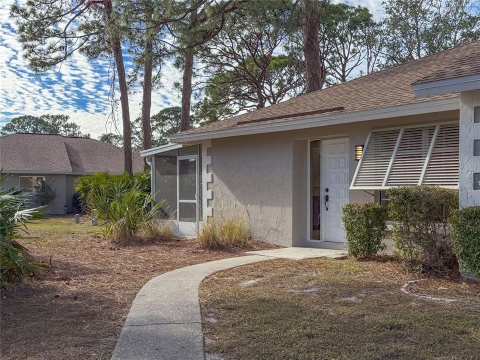 For Sale: $239,000 (2 beds, 2 baths, 936 Square Feet)