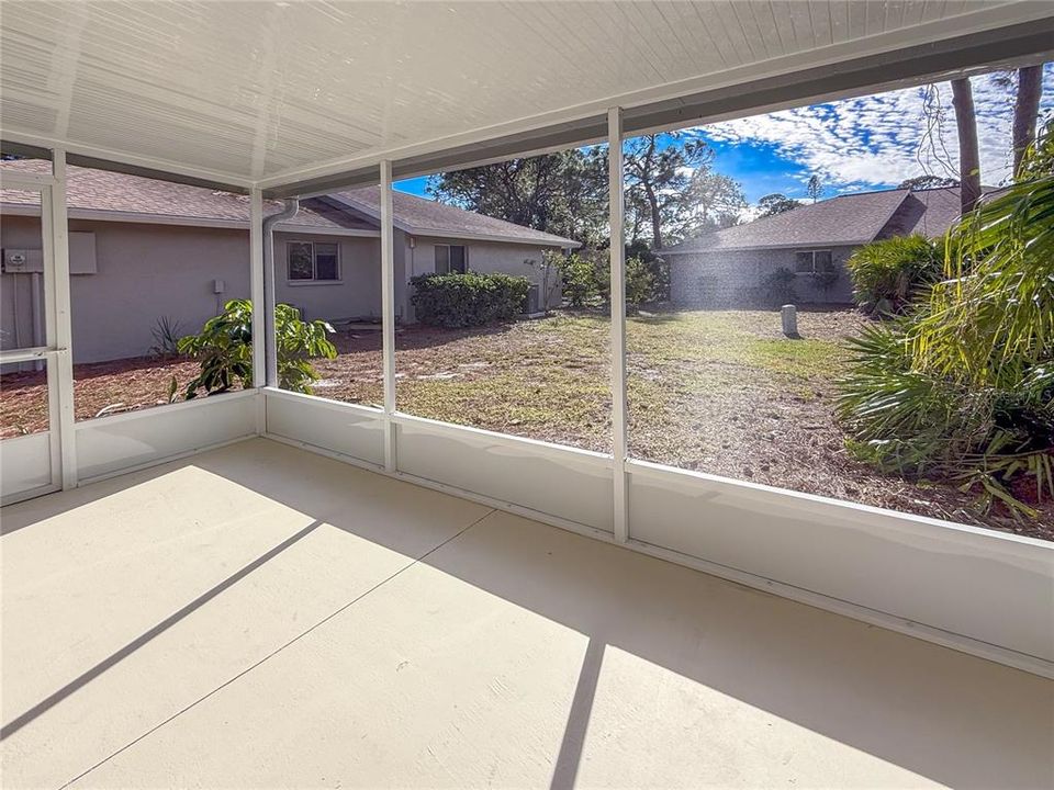 For Sale: $239,000 (2 beds, 2 baths, 936 Square Feet)
