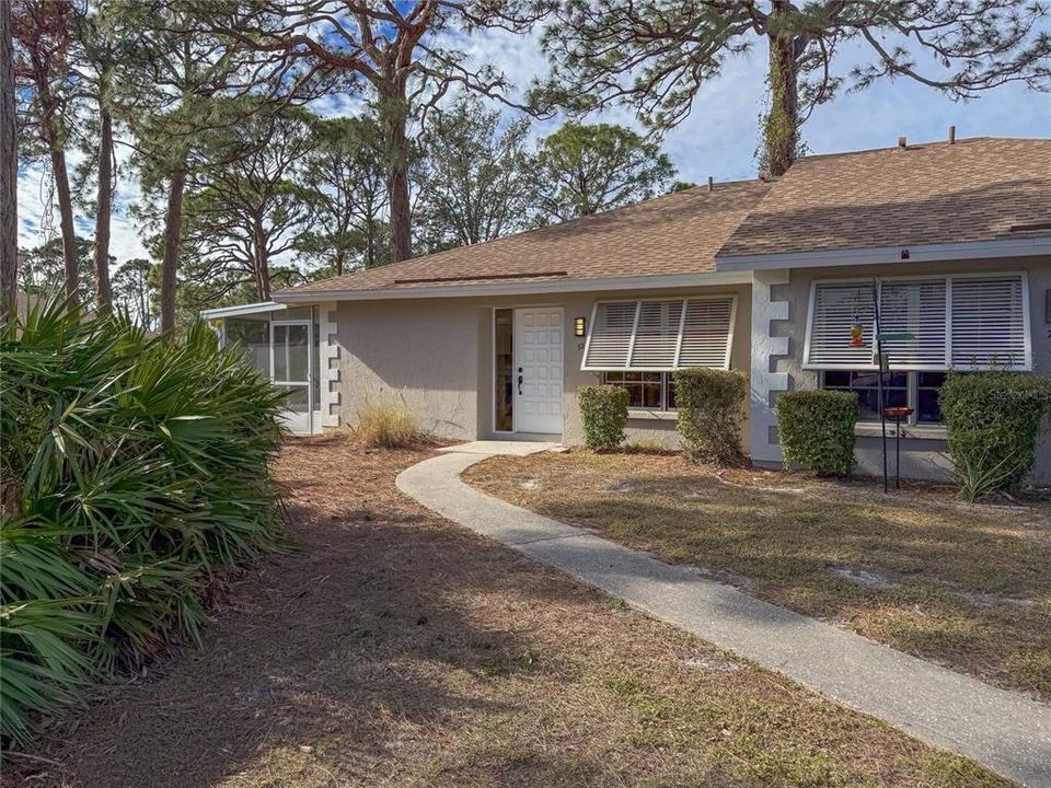 For Sale: $239,000 (2 beds, 2 baths, 936 Square Feet)