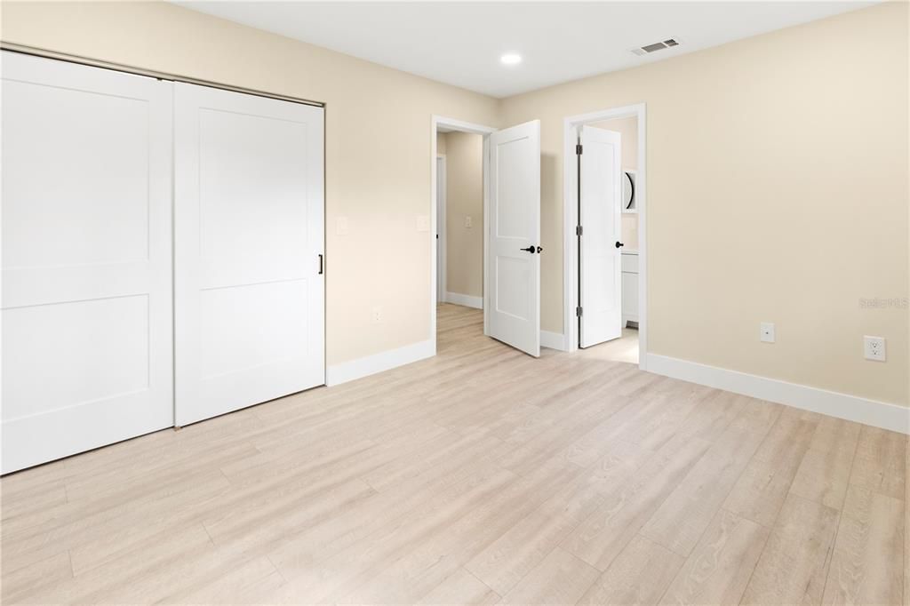 For Sale: $239,000 (2 beds, 2 baths, 936 Square Feet)