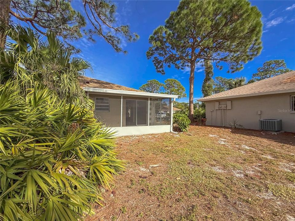 For Sale: $239,000 (2 beds, 2 baths, 936 Square Feet)