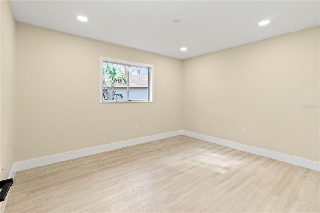 For Sale: $239,000 (2 beds, 2 baths, 936 Square Feet)