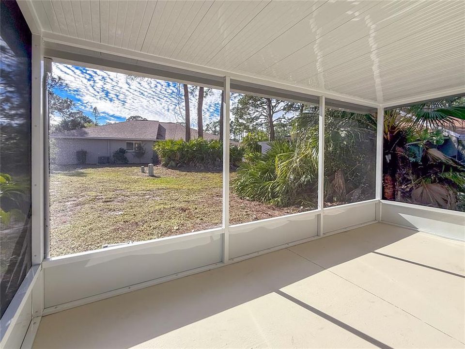For Sale: $239,000 (2 beds, 2 baths, 936 Square Feet)