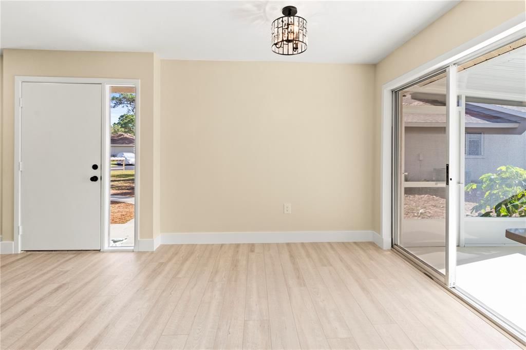 For Sale: $239,000 (2 beds, 2 baths, 936 Square Feet)