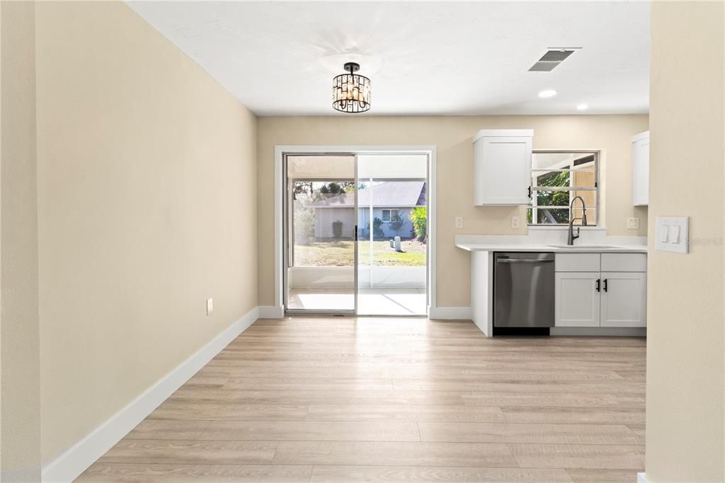 For Sale: $239,000 (2 beds, 2 baths, 936 Square Feet)