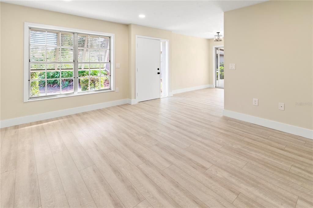 For Sale: $239,000 (2 beds, 2 baths, 936 Square Feet)