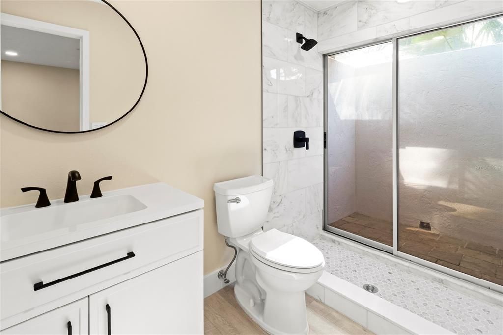 For Sale: $239,000 (2 beds, 2 baths, 936 Square Feet)