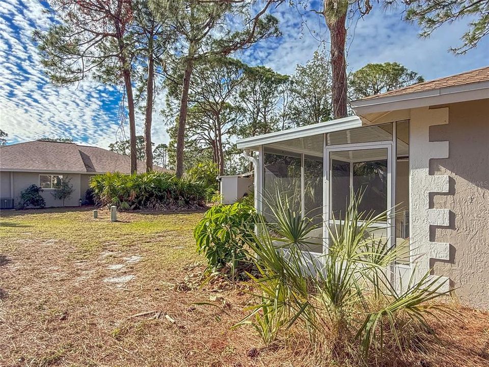 For Sale: $239,000 (2 beds, 2 baths, 936 Square Feet)