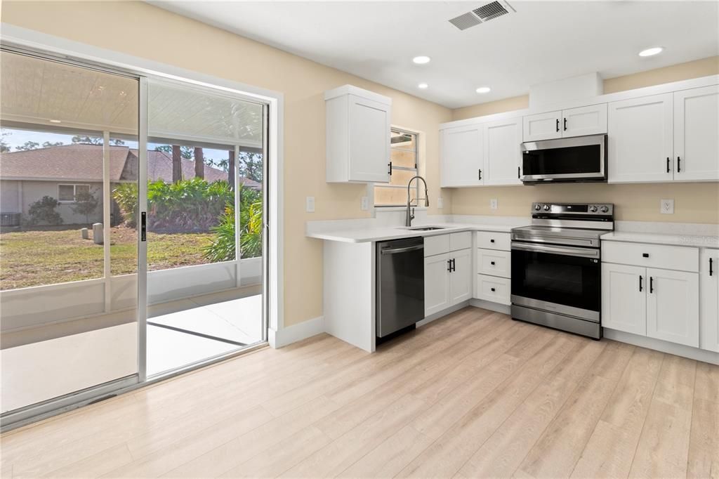 For Sale: $239,000 (2 beds, 2 baths, 936 Square Feet)