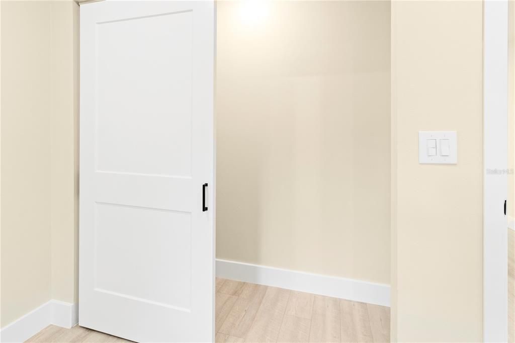 For Sale: $239,000 (2 beds, 2 baths, 936 Square Feet)