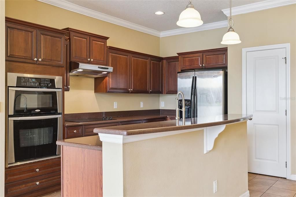 На продажу: $325,000 (3 спален, 2 ванн, 1781 Квадратных фут)