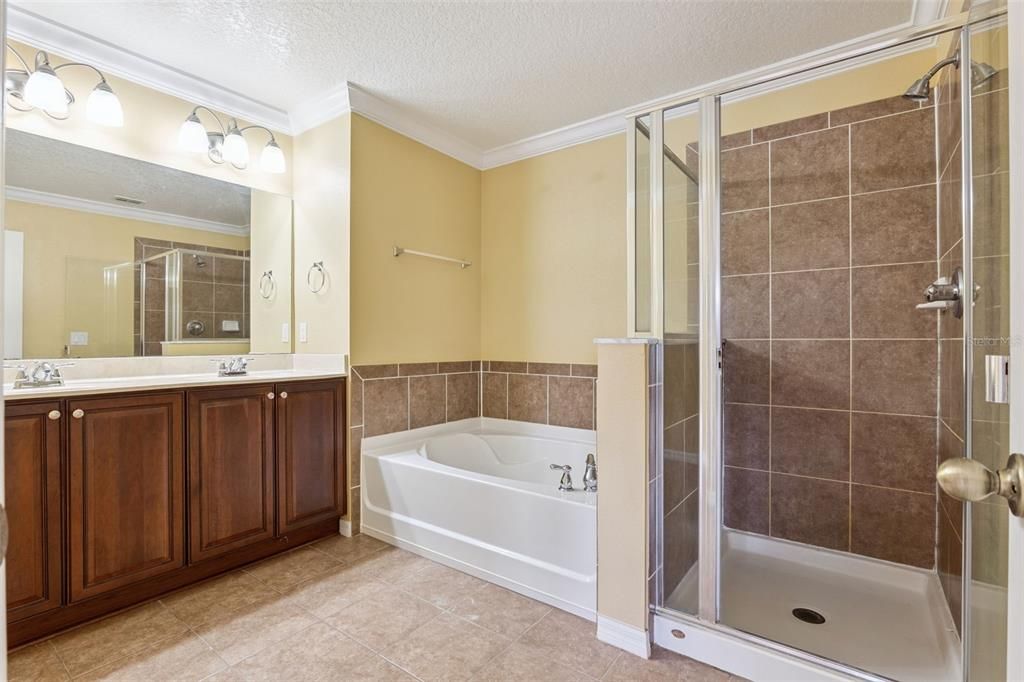 На продажу: $325,000 (3 спален, 2 ванн, 1781 Квадратных фут)