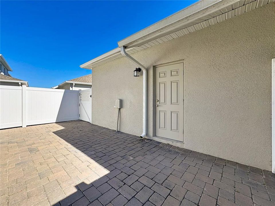 For Rent: $2,400 (3 beds, 2 baths, 1755 Square Feet)