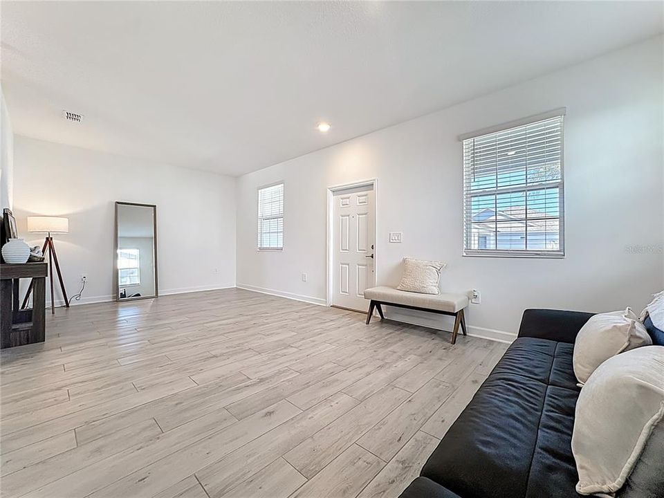 For Rent: $2,400 (3 beds, 2 baths, 1755 Square Feet)