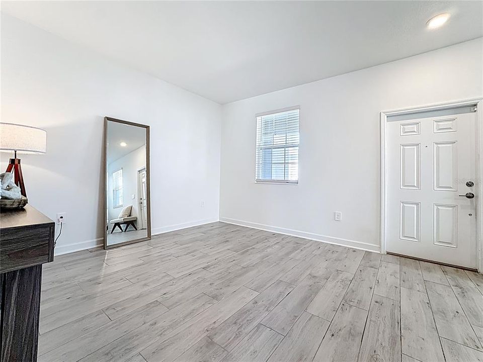For Rent: $2,400 (3 beds, 2 baths, 1755 Square Feet)