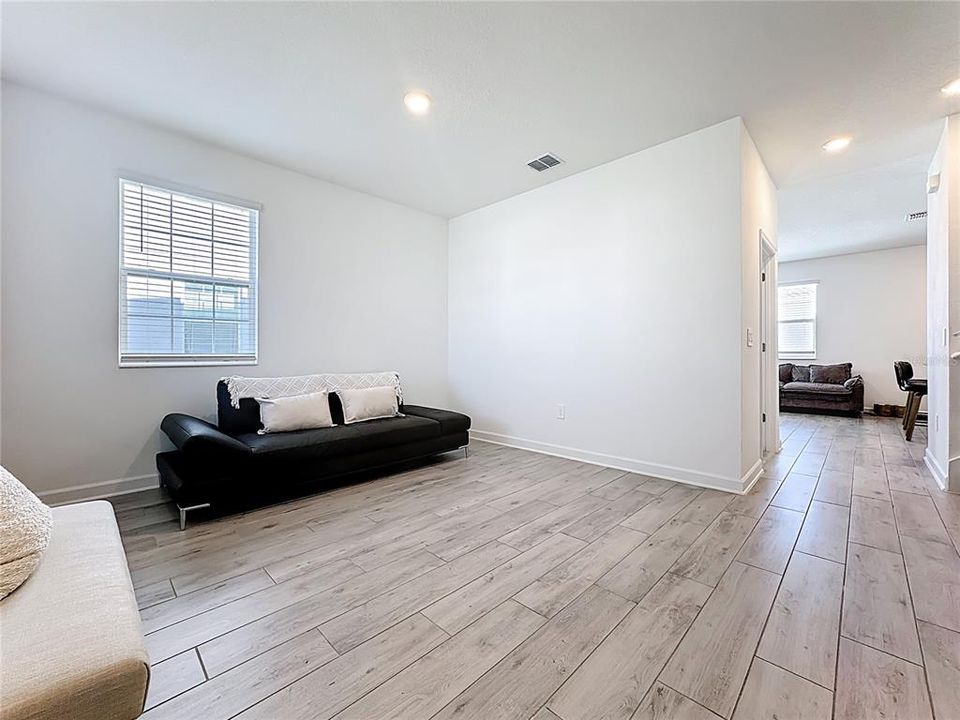 For Rent: $2,400 (3 beds, 2 baths, 1755 Square Feet)