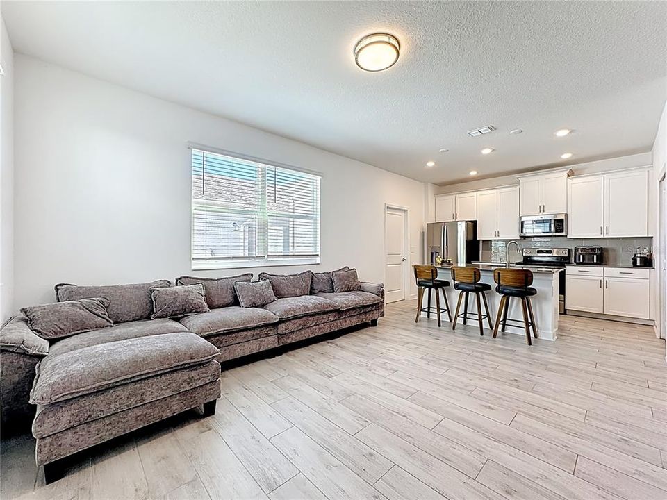 For Rent: $2,400 (3 beds, 2 baths, 1755 Square Feet)
