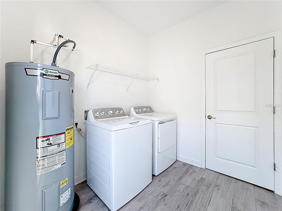 For Rent: $2,400 (3 beds, 2 baths, 1755 Square Feet)