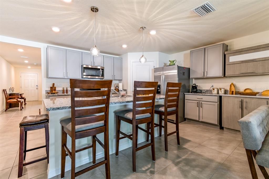 En Renta: $2,425 (4 camas, 2 baños, 1828 Pies cuadrados)