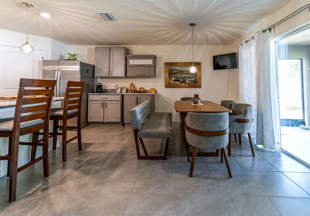 En Renta: $2,425 (4 camas, 2 baños, 1828 Pies cuadrados)