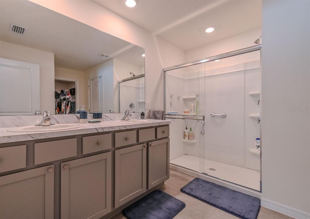En Renta: $2,425 (4 camas, 2 baños, 1828 Pies cuadrados)