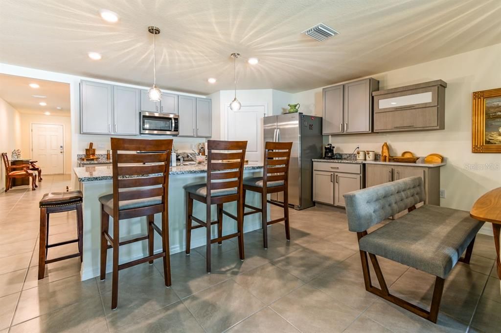 En Renta: $2,425 (4 camas, 2 baños, 1828 Pies cuadrados)