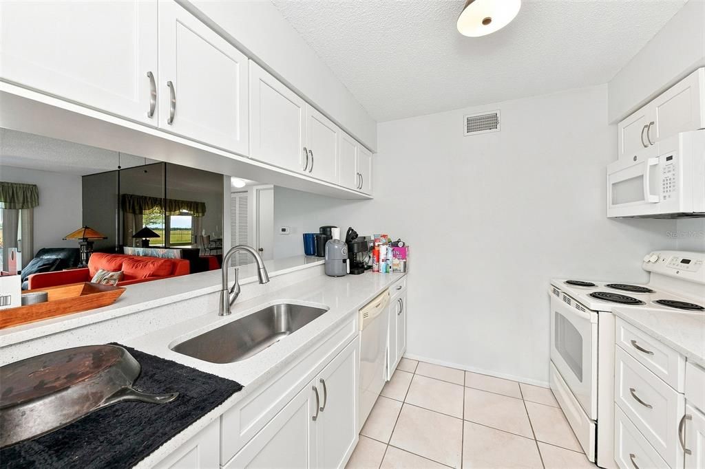 В аренду: $1,700 (2 спален, 1 ванн, 797 Квадратных фут)