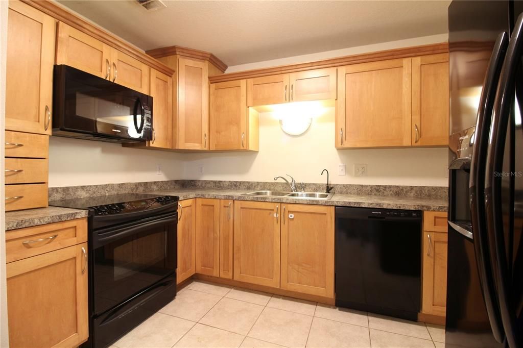 В аренду: $1,700 (2 спален, 2 ванн, 1245 Квадратных фут)