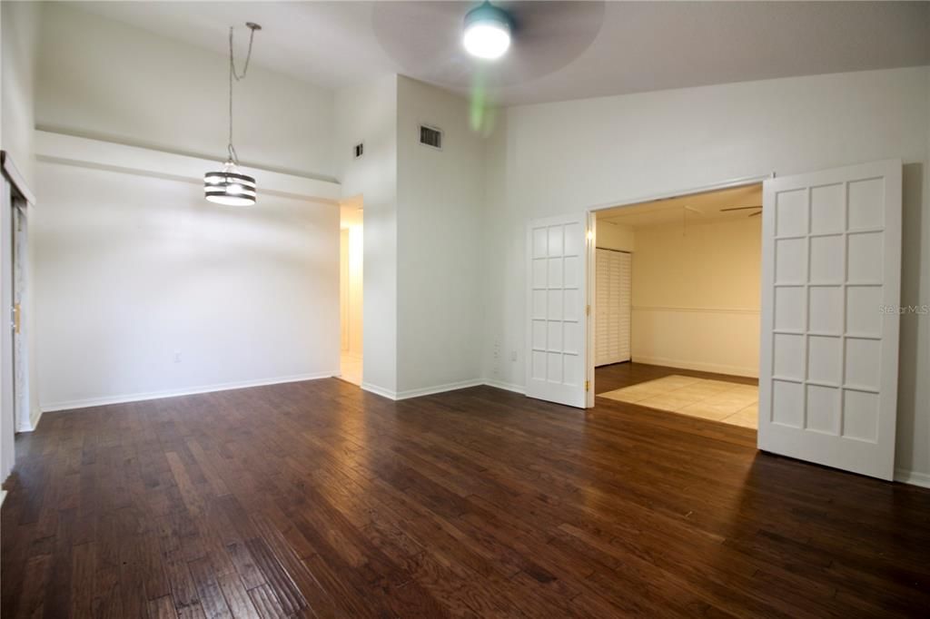 В аренду: $1,700 (2 спален, 2 ванн, 1245 Квадратных фут)