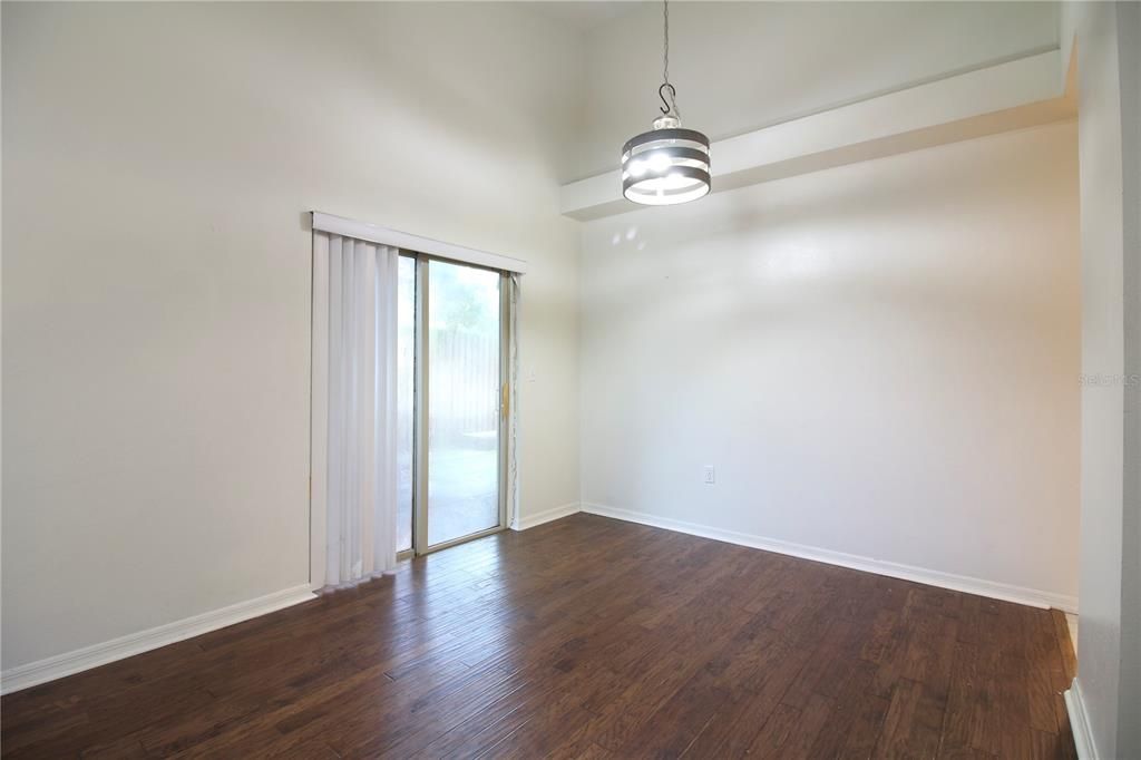 В аренду: $1,700 (2 спален, 2 ванн, 1245 Квадратных фут)