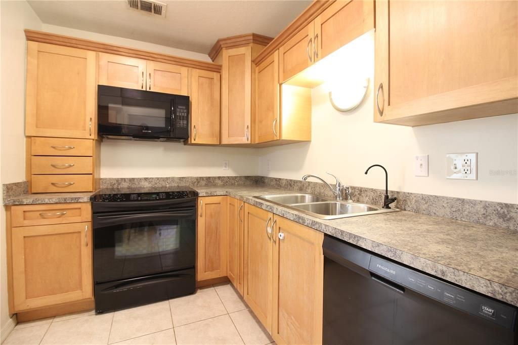 В аренду: $1,700 (2 спален, 2 ванн, 1245 Квадратных фут)