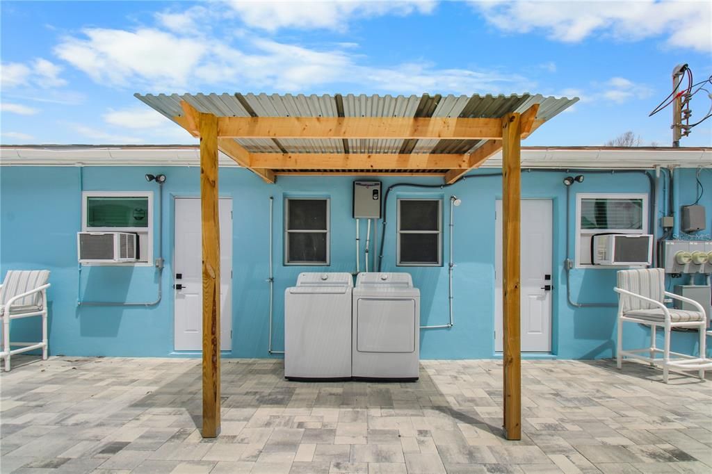 For Sale: $459,000 (2 beds, 2 baths, 875 Square Feet)