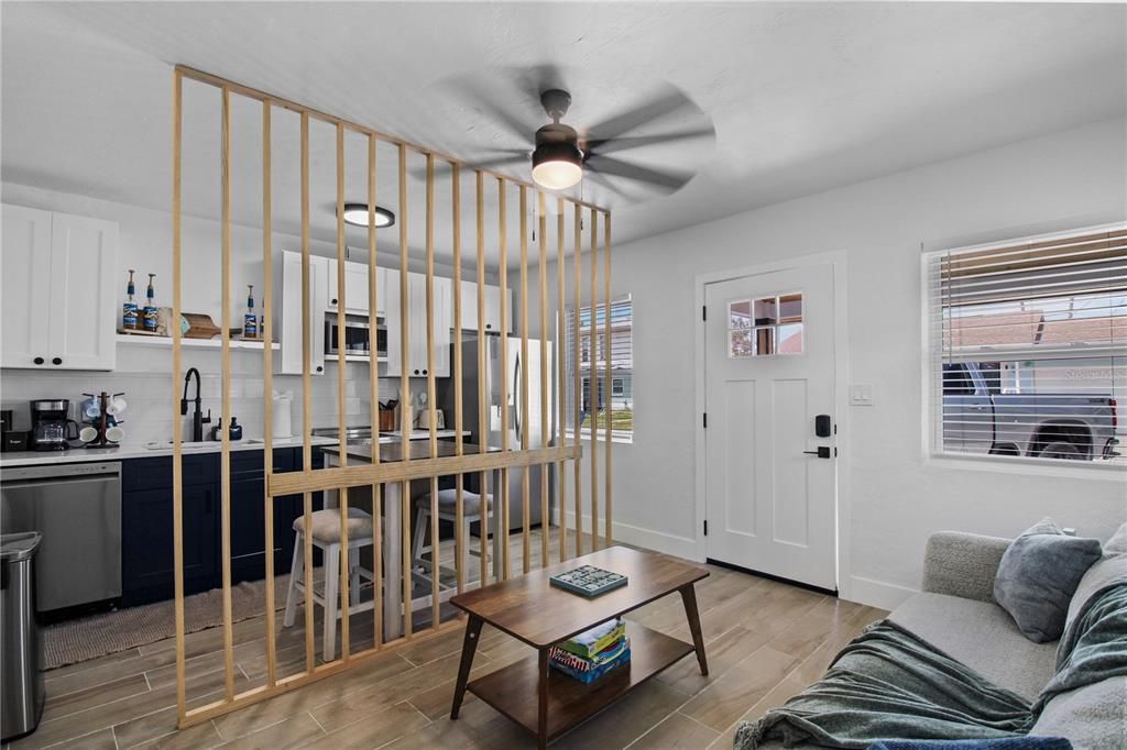 For Sale: $459,000 (2 beds, 2 baths, 875 Square Feet)