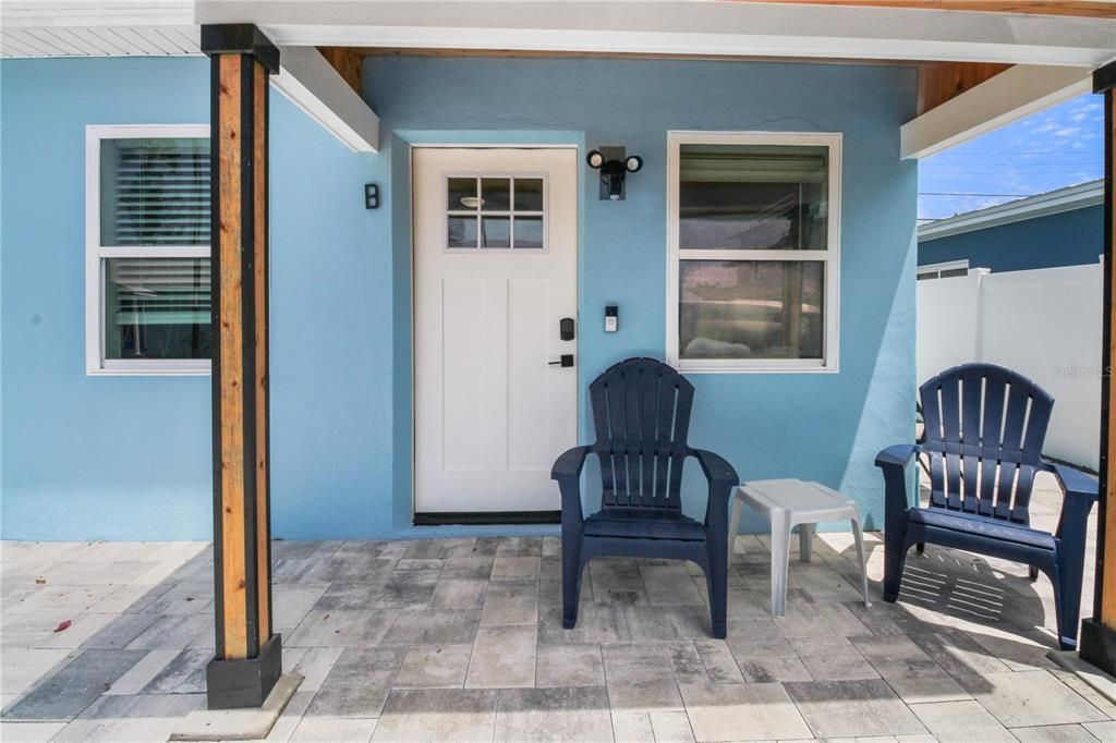 For Sale: $459,000 (2 beds, 2 baths, 875 Square Feet)